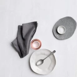 DDDDD Servetten Cabin - 40x40cm - Grijs - 4 Stuks 7 DDDDD Servetten Cabin - 40x40cm - Grijs - 4 Stuks -Het originele servies. 1000029129 0102