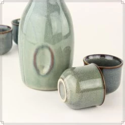 OTIX Sakeset Voor Rijstwijn 5 Delig Van Aardewerk Met 4 Kopjes En Een Fles -Het originele servies. 1000049536 0111