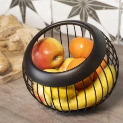 QUVIO Ronde Fruitschaal Metaal - Zwart Met Een Bruine Gloed -Het originele servies. 1000071573 0103