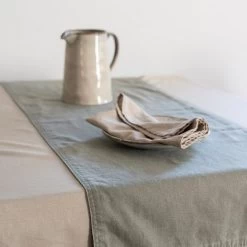 Dutch Rose Tafelloper 40x150 Cm Dubbelzijdig Groen-grijs -Het originele servies. 1000086114 0102