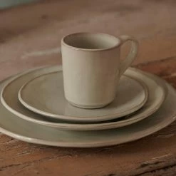 Dutch Rose Giftset 12 Delig Servies Creme 9 Dutch Rose Giftset 12 Delig Servies Creme -Het originele servies. 1000086906 0103