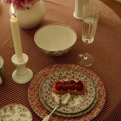 Laura Ashley Giftset 4 Bekers 32 Cl. 8 Laura Ashley Giftset 4 Bekers 32 Cl. -Het originele servies. 1000096471 0102